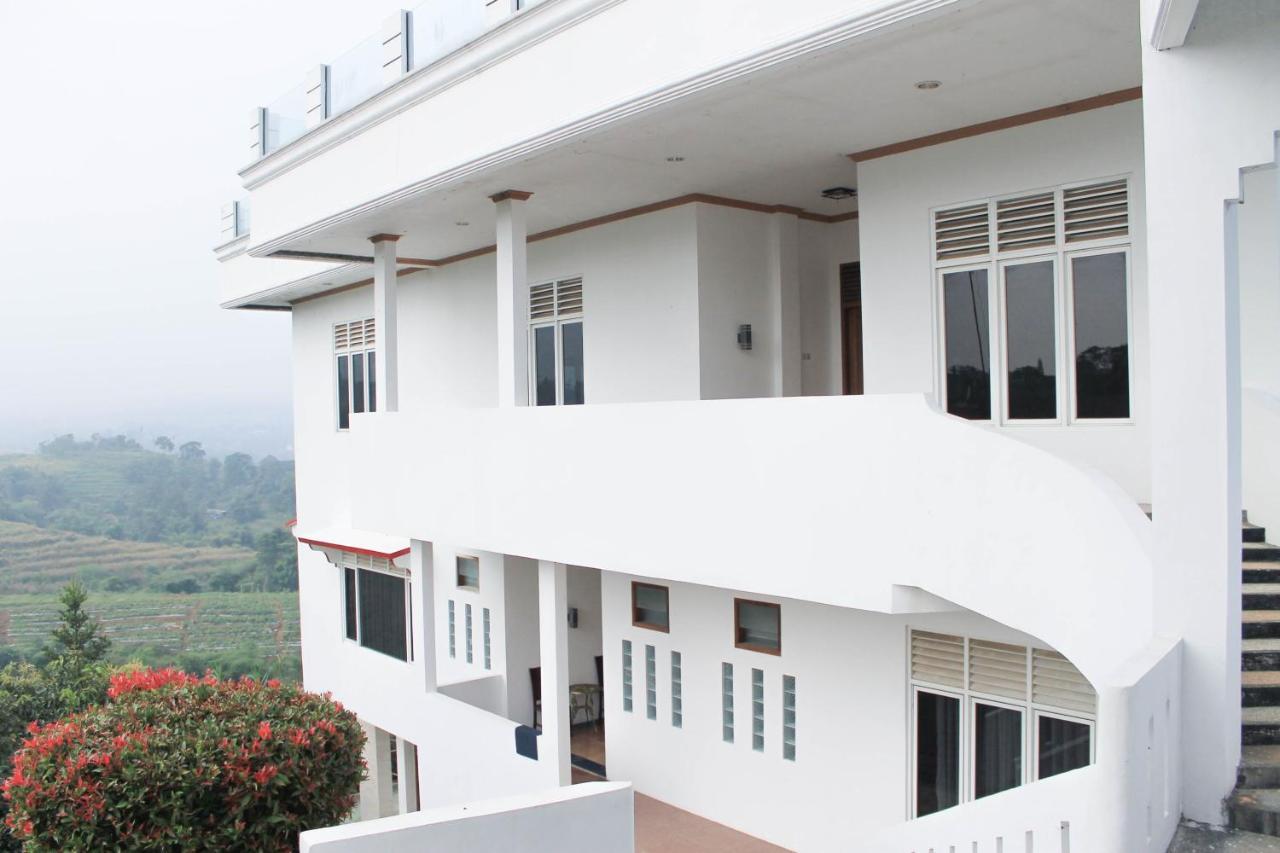 Villa Bukit Berkat Bogor Exterior photo