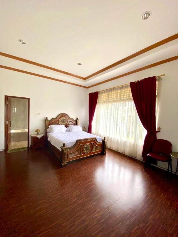 Villa Bukit Berkat Bogor Exterior photo