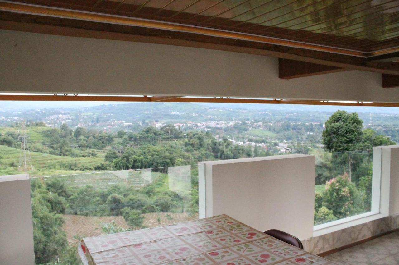 Villa Bukit Berkat Bogor Exterior photo